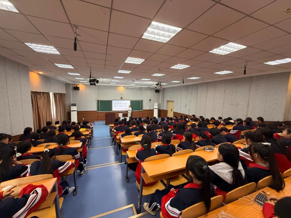 社保服务进万家｜本溪市社保中心精准送策：为高校毕业生和企业职工送上“社保必修课”